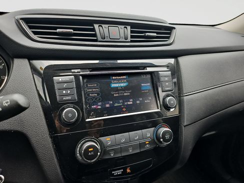 Used 2020 Nissan Rogue S FWD image 26