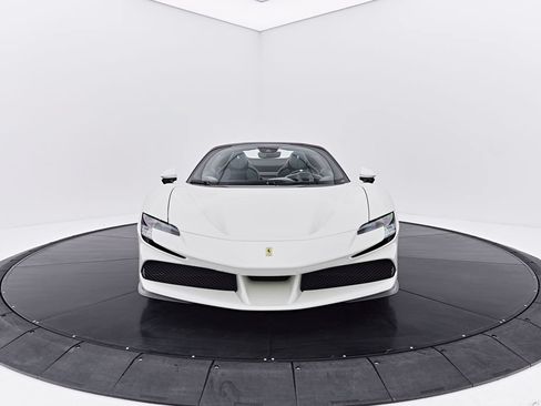 Used 2022 Ferrari SF90 Spider AWD/4WD image 17