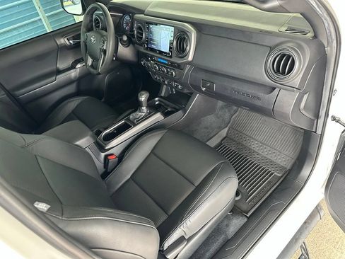 Used 2022 Toyota Tacoma TRD Sport w/ TRD Premium Sport Package AWD/4WD image 38