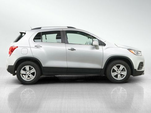 Used 2020 Chevrolet Trax LT w/ LT Convenience Package FWD image 6