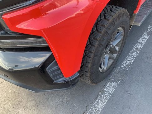 Used 2021 Chevrolet Silverado 1500 LT Trail Boss w/ Convenience Package II AWD/4WD image 2