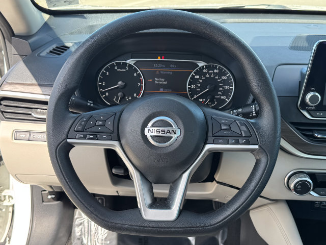 Used 2023 Nissan Altima 2.5 SV FWD image 21