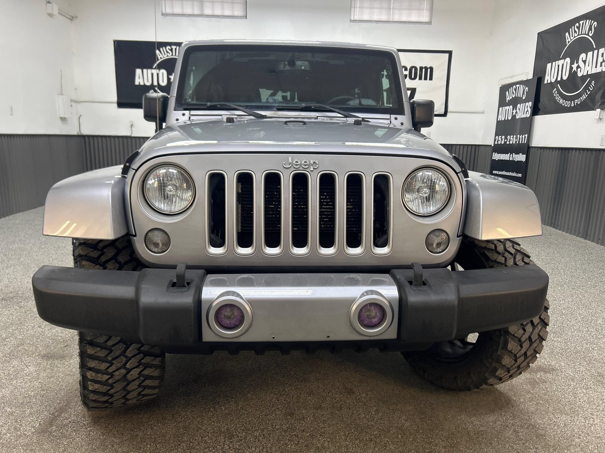 Used 2017 Jeep Wrangler Unlimited Sahara AWD/4WD image 2