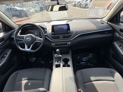 Used 2025 Nissan Altima 2.5 SV image 17