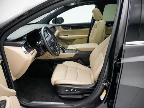 Used 2017 Cadillac XT5 Luxury w/ Driver Awareness Package image 5