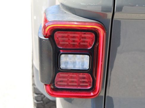Used 2020 Jeep Gladiator Mojave AWD/4WD image 11