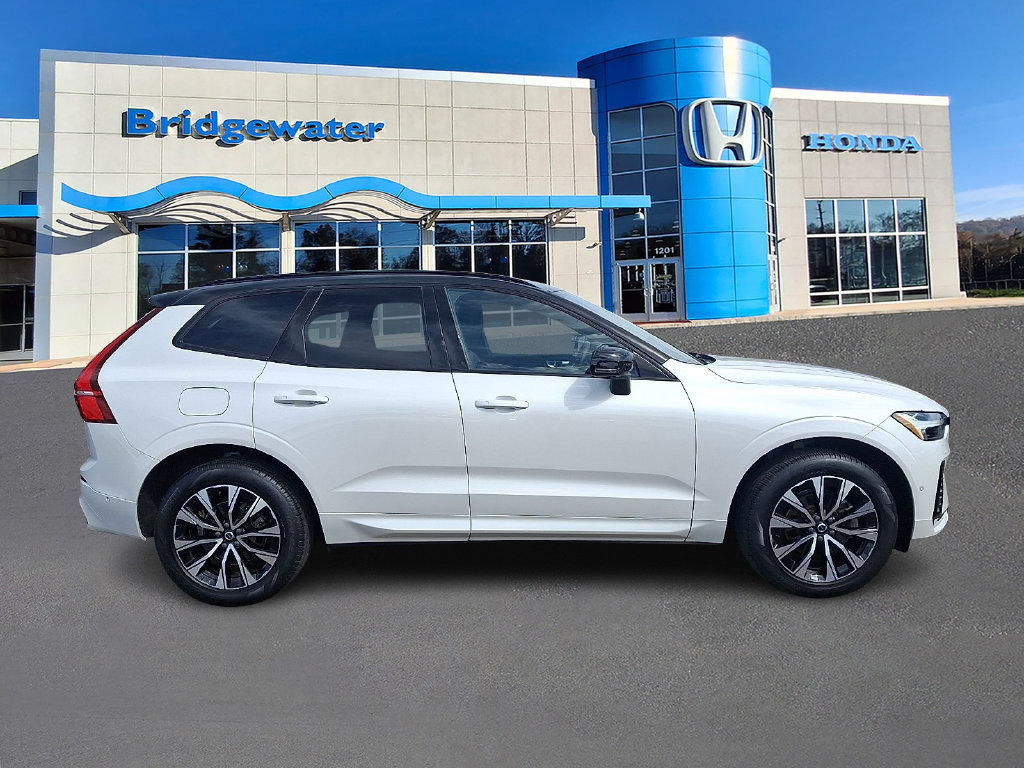 Used 2024 Volvo XC60 B5 Plus w/ Protection Package Premier AWD/4WD image 7