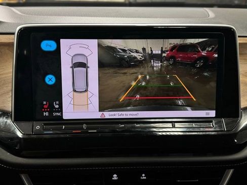 Used 2025 Volkswagen Atlas SE image 35