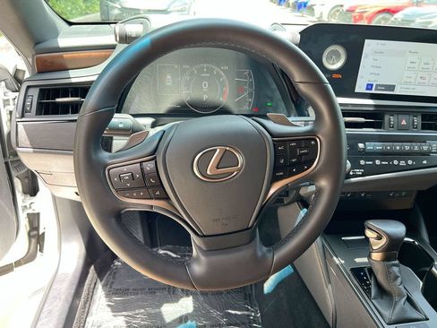Used 2025 Lexus ES 350 w/ Premium Package FWD image 13