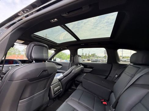 Used 2025 Lincoln Nautilus Reserve AWD/4WD image 23