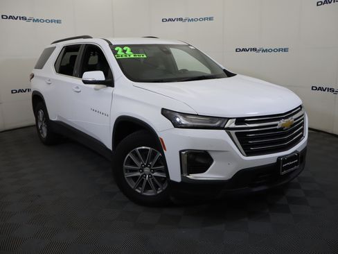 Used 2022 Chevrolet Traverse LT FWD image 2