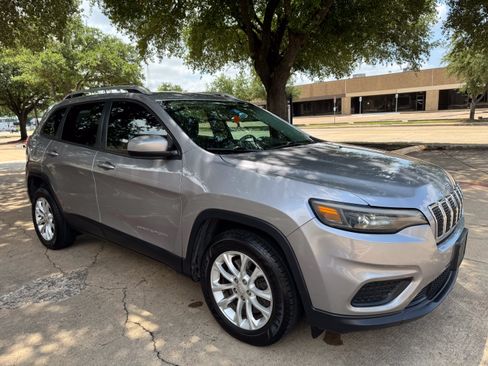 Used 2020 Jeep Cherokee Latitude FWD image 6