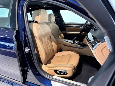 Used 2021 BMW 750i xDrive w/ Executive Package AWD/4WD image 22
