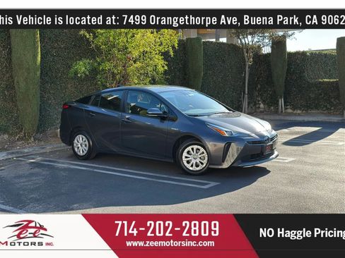 Used 2020 Toyota Prius LE FWD image 2