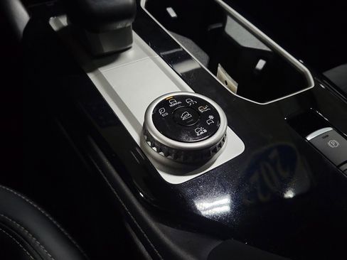 Used 2025 Mitsubishi Outlander SE image 37