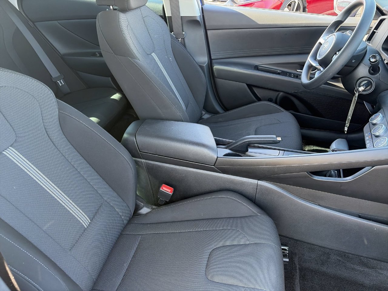 Certified 2025 Hyundai Elantra SE FWD image 10