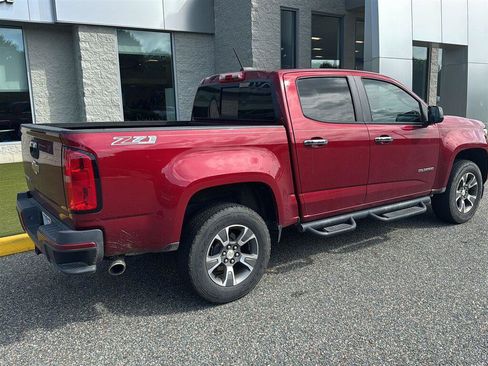 Used 2017 Chevrolet Colorado Z71 AWD/4WD image 3