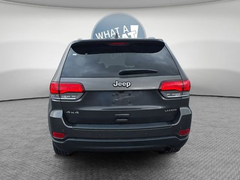 Used 2020 Jeep Grand Cherokee Laredo image 5
