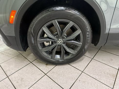 Used 2024 Volkswagen Tiguan SE image 12