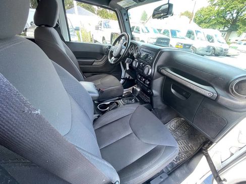 Used 2017 Jeep Wrangler Unlimited Sport w/ Quick Order Package 24S image 32