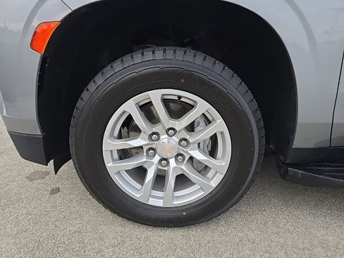 Used 2023 Chevrolet Suburban LT image 37