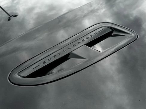 Used 2015 Jaguar XJ R image 30