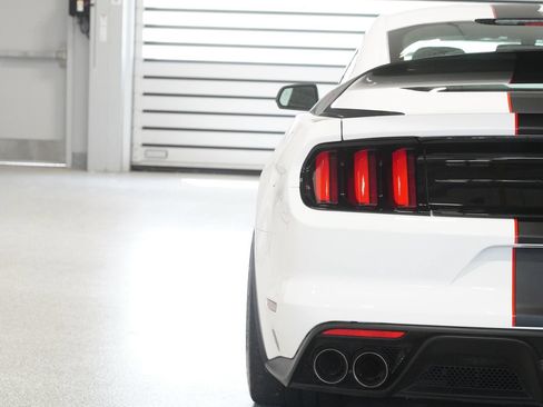Used 2019 Ford Mustang Shelby GT350R w/ GT350R Equipment Group 920A RWD image 9