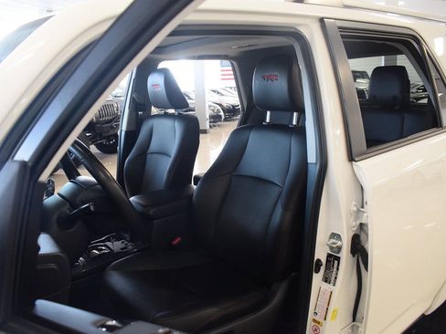 Used 2018 Toyota 4Runner TRD Off-Road Premium AWD/4WD image 36