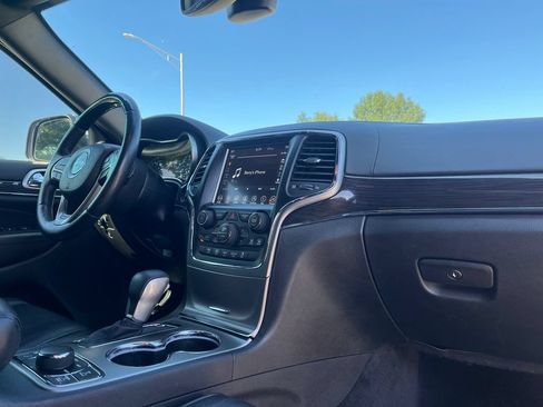 Used 2018 Jeep Grand Cherokee Overland AWD/4WD image 30