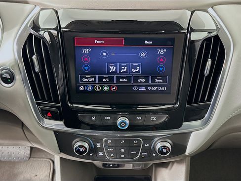 Used 2020 Chevrolet Traverse LT image 23