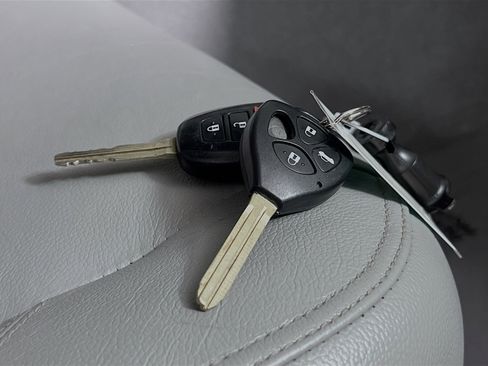 Used 2015 Toyota Camry LE image 36