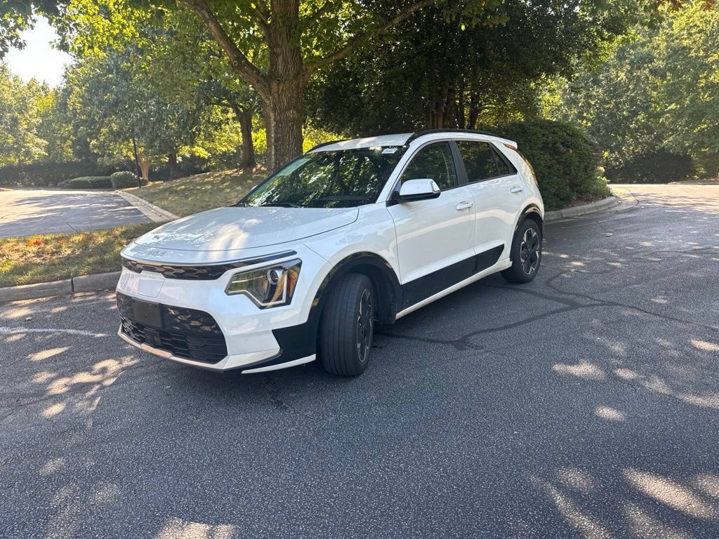 Used 2023 Kia Niro Wind w/ Wind Preserve Package FWD image 3