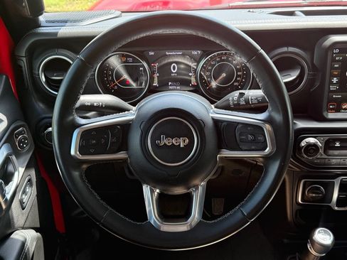 Used 2022 Jeep Wrangler Unlimited Sahara w/ LED Lighting Group AWD/4WD image 18