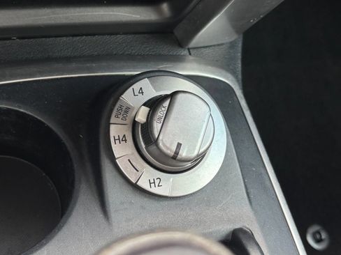 Used 2017 Toyota 4Runner SR5 AWD/4WD image 19