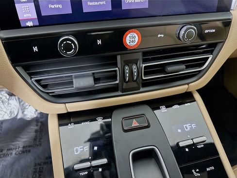 Used 2025 Porsche Macan image 18