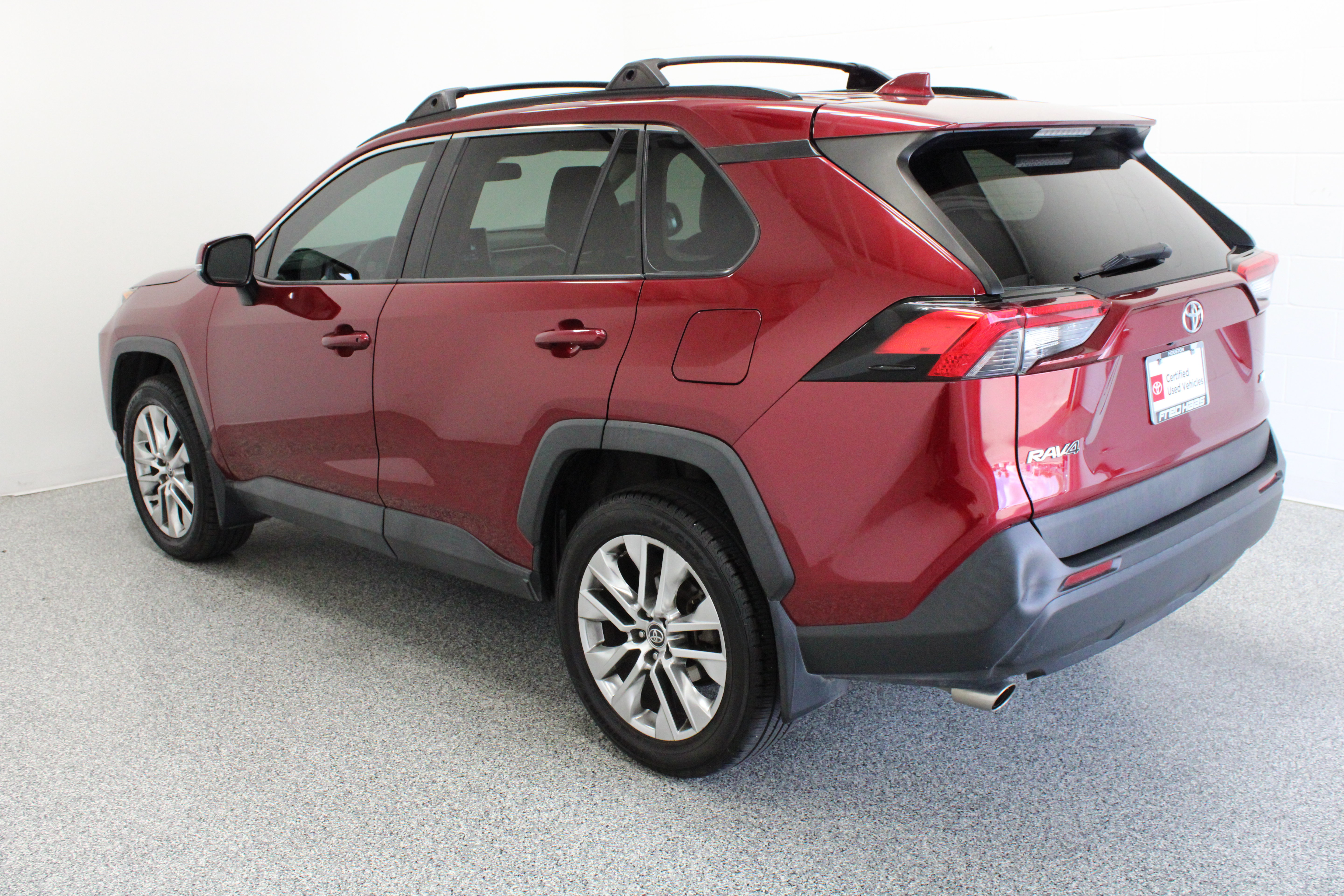 Used 2020 Toyota RAV4 XLE Premium FWD image 9