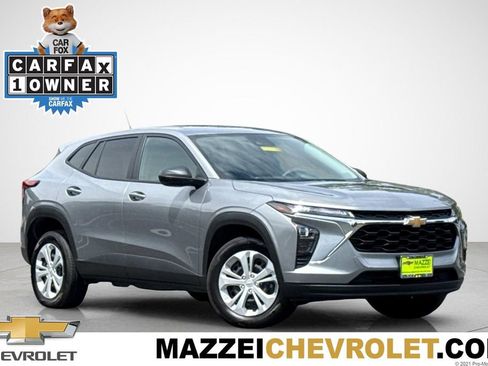 Used 2025 Chevrolet Trax LS FWD image 1