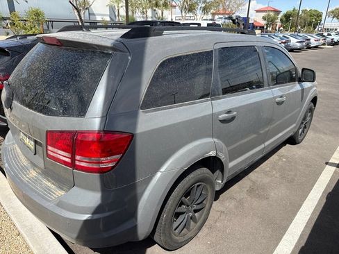 Used 2020 Dodge Journey SE w/ Blacktop Package FWD image 4