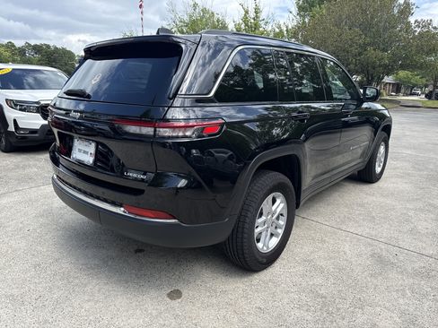 Used 2025 Jeep Grand Cherokee Laredo RWD image 7