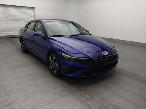Used 2025 Hyundai Elantra SEL FWD image 13