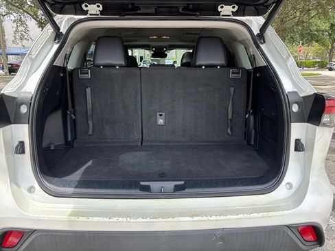 Used 2020 Toyota Highlander XLE FWD image 30