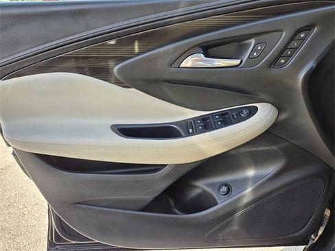 Used 2019 Buick Envision Essence image 23
