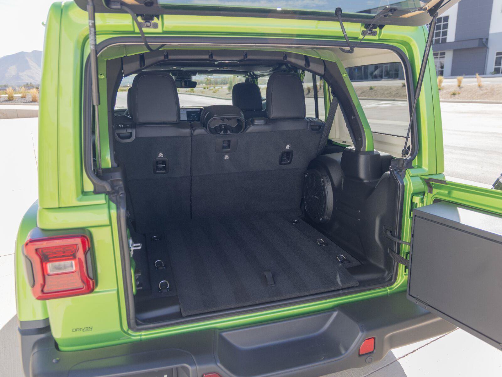 Used 2025 Jeep Wrangler Unlimited Rubicon w/ Safety Group AWD/4WD image 43