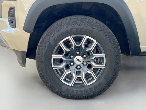 Used 2024 Chevrolet Colorado Z71 w/ Z71 Convenience Package 2 AWD/4WD image 30