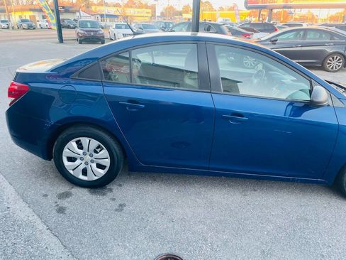 Used 2013 Chevrolet Cruze LS image 8