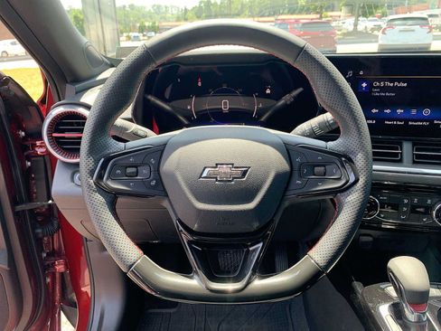 Certified 2024 Chevrolet Trax RS FWD image 11