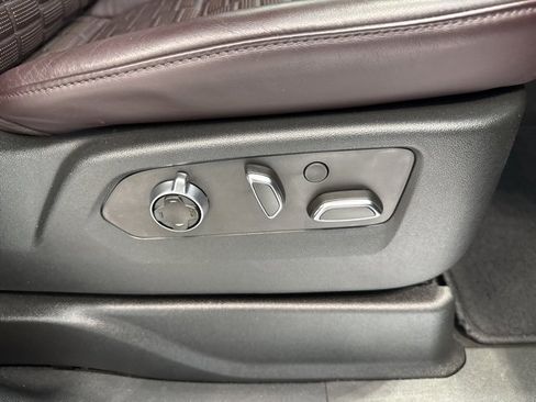 Used 2022 Cadillac Escalade Premium Luxury Platinum image 18