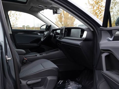 New 2026 Volkswagen Tiguan SE AWD/4WD image 40