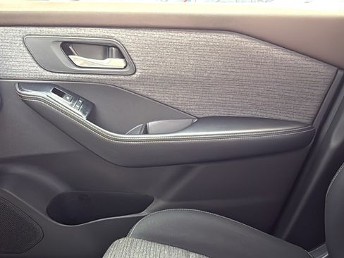 Certified 2022 Nissan Rogue SV AWD/4WD image 18