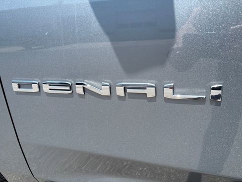 Certified 2025 GMC Yukon XL Denali Ultimate AWD/4WD image 11